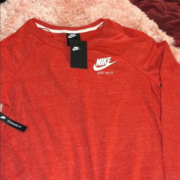 •SOLD• 👚 Women's Medium Nike Sweatshirt - Picture 2 of 5